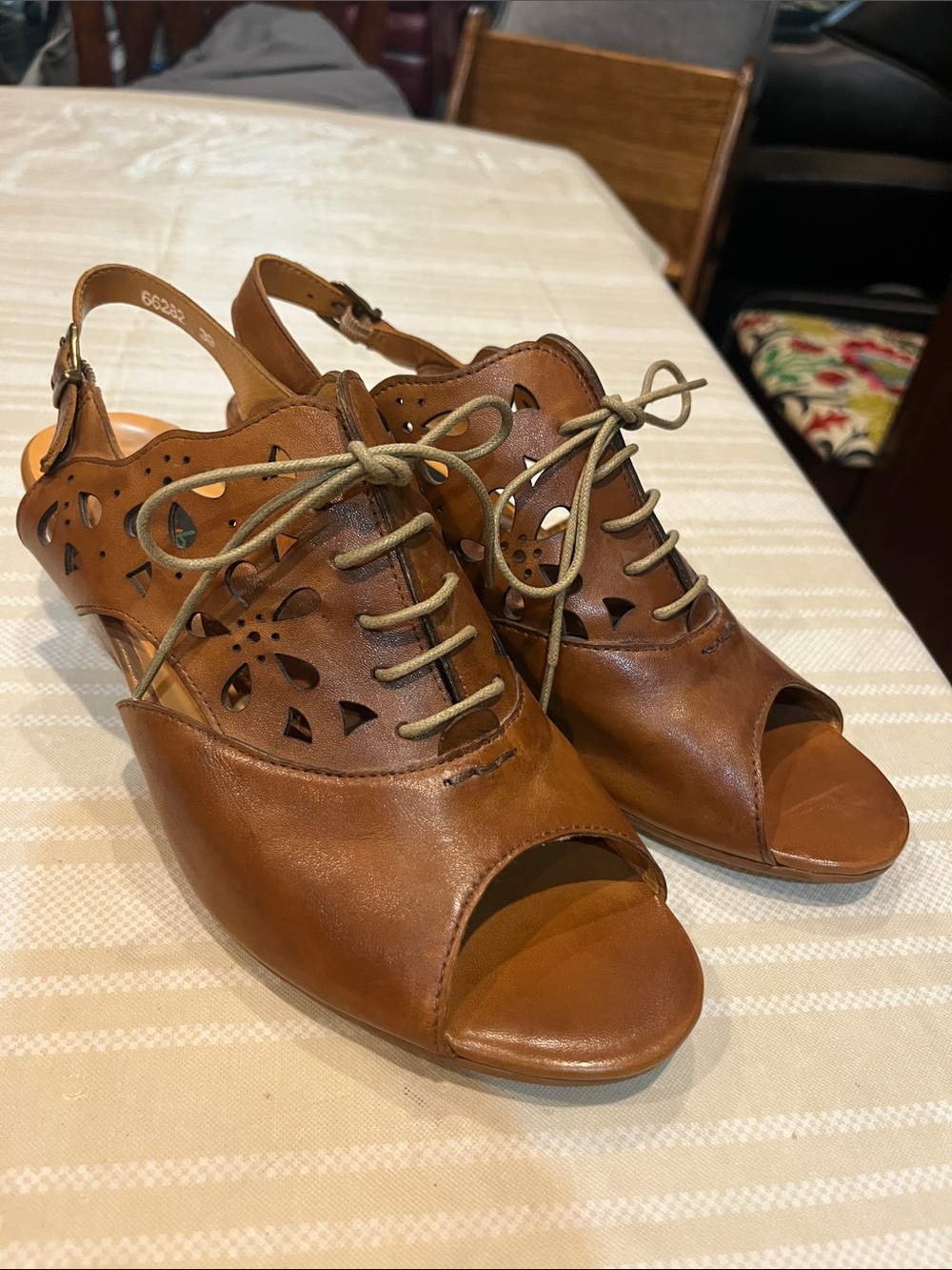 Everybody by BZ Moda Leather Peep Toe  Lace Up Sandals size 39 (8.5/9 US)